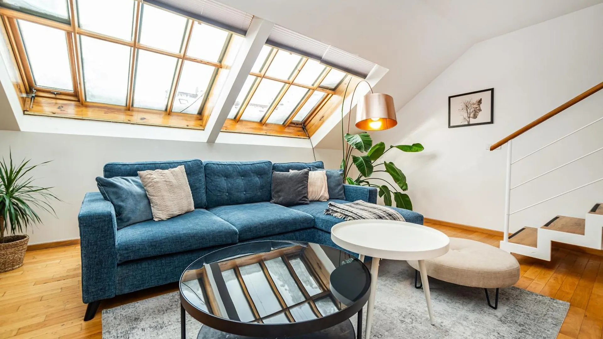 Lavish And Chic Duplex Apartment Prag