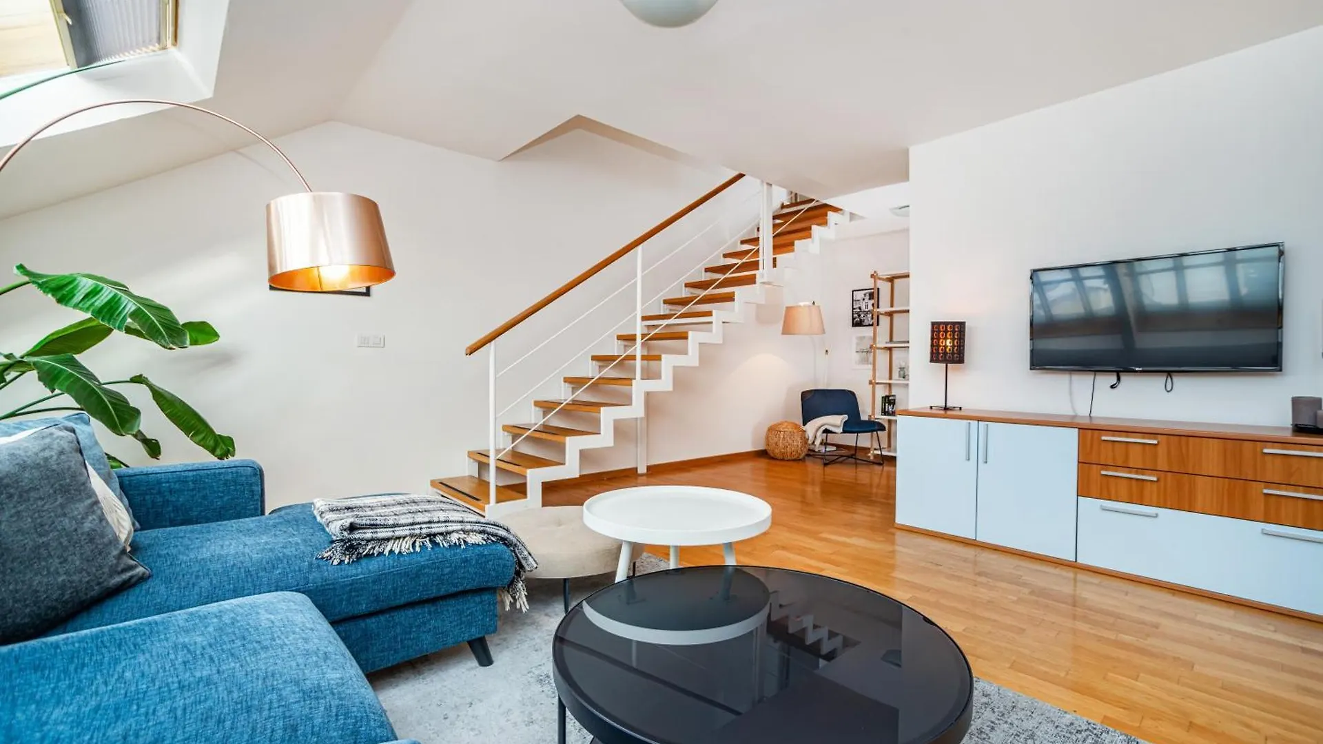 Lavish And Chic Duplex Apartment Praag