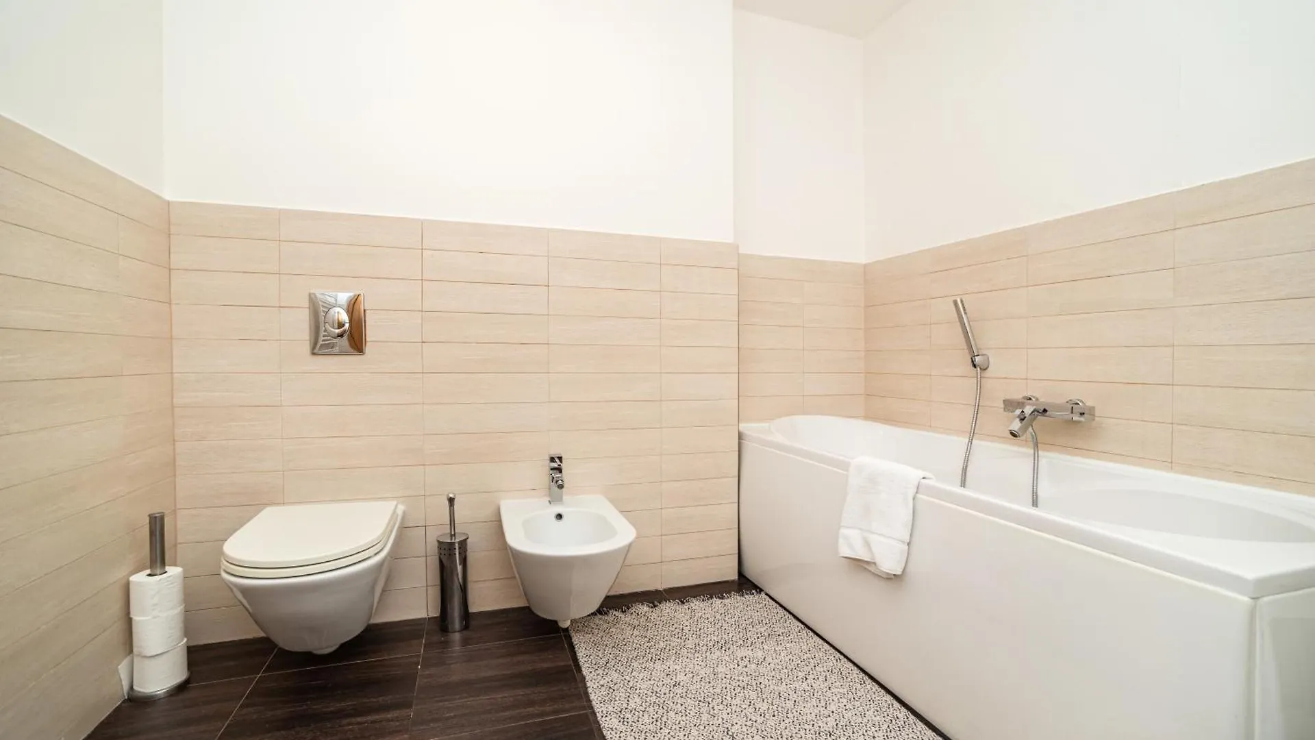 Lavish And Chic Duplex Apartment Praag Tsjechië
