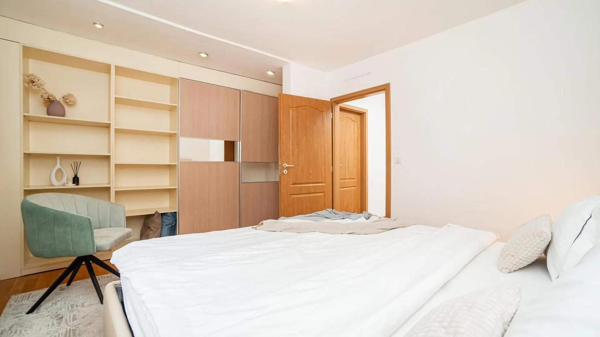Lavish And Chic Duplex Apartment Praag