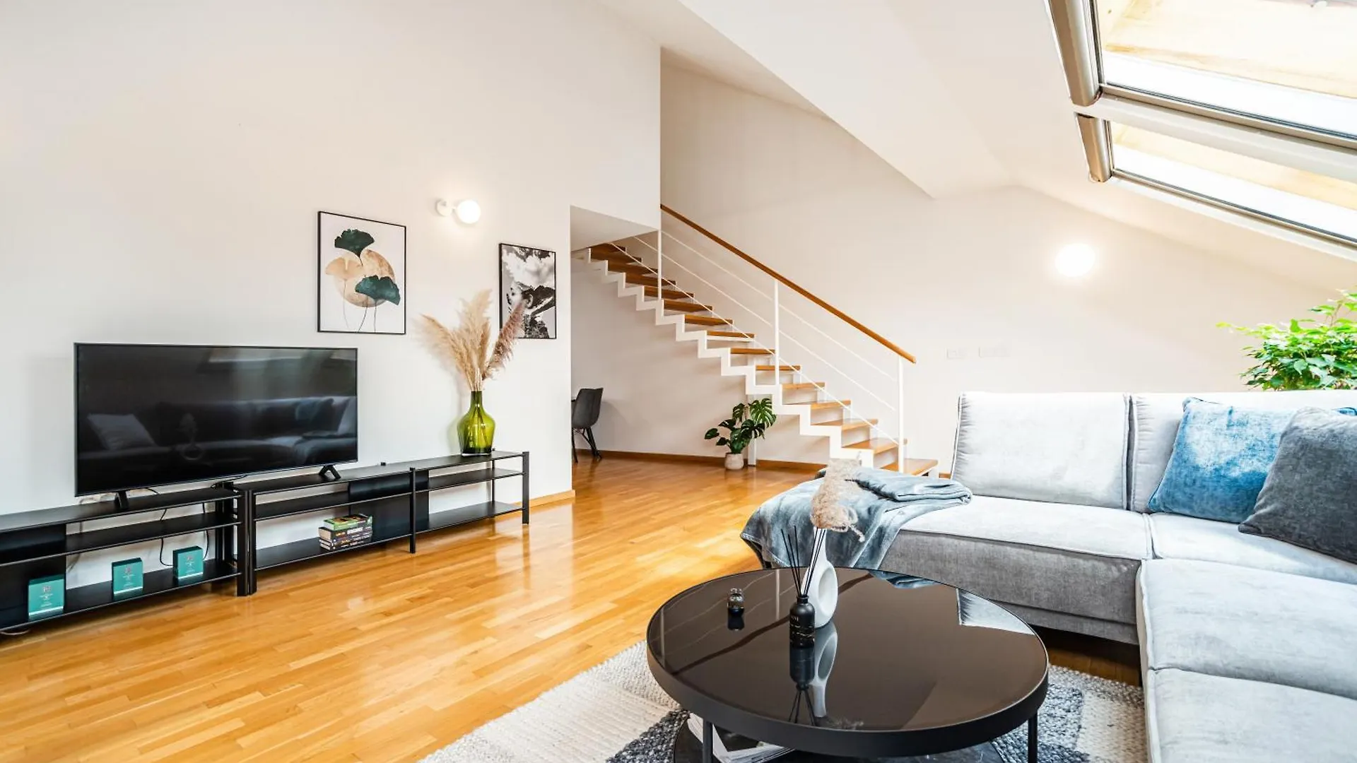Lavish And Chic Duplex Apartment Praag