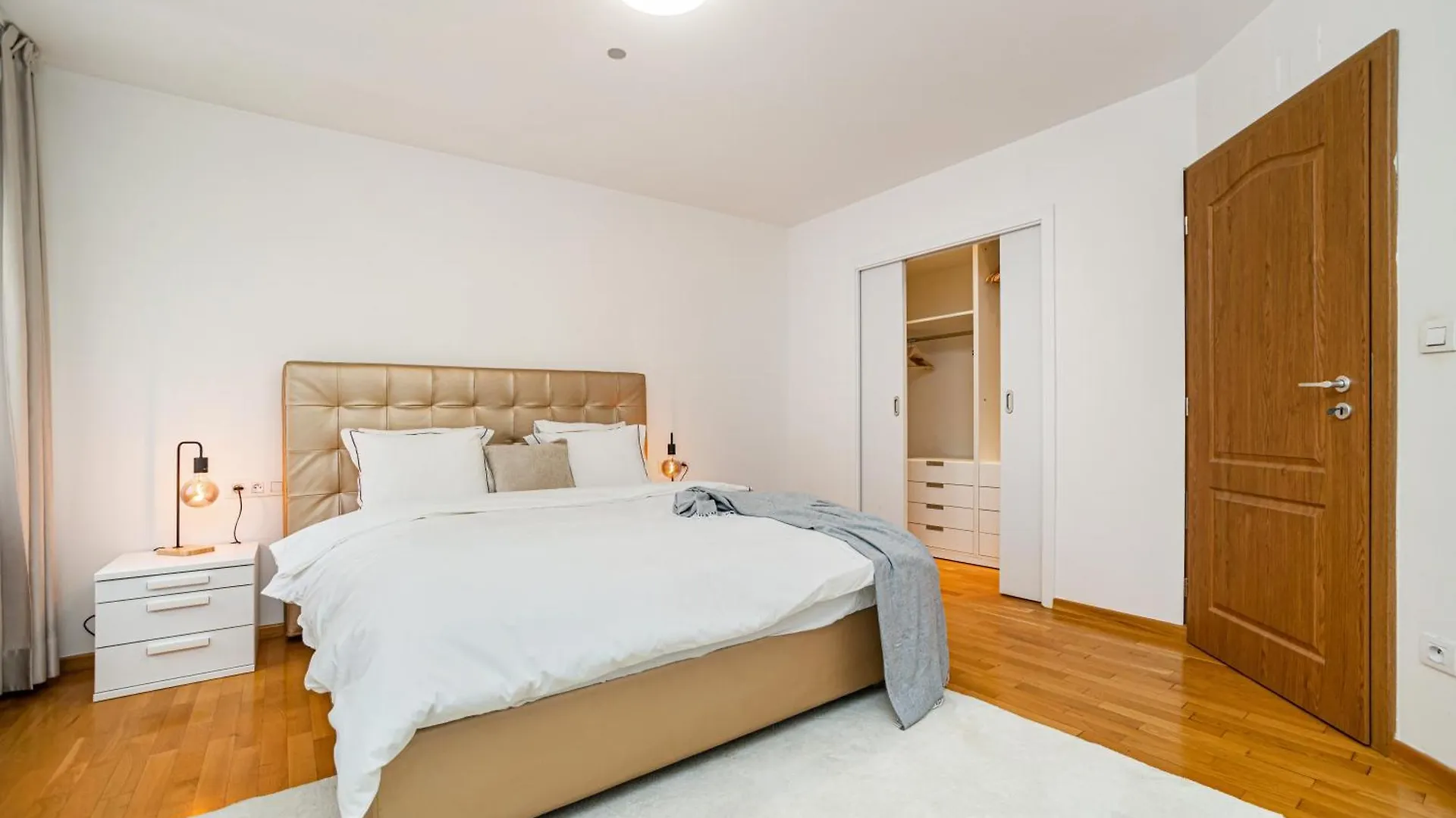 Lavish And Chic Duplex Apartment Praag 0*,