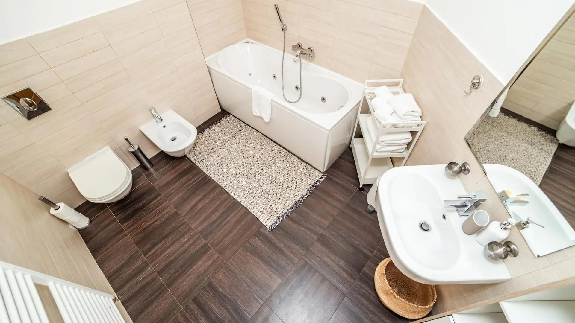 Lavish And Chic Duplex Apartment Прага