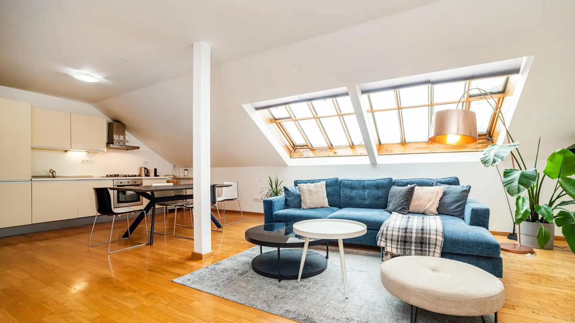 Lavish And Chic Duplex Apartment Прага 0*,  Чехия