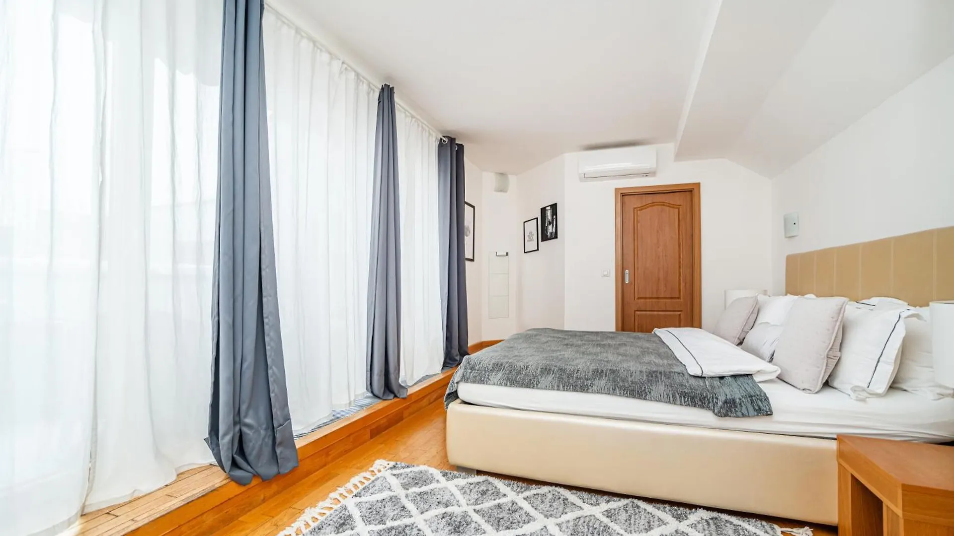 Lavish And Chic Duplex Apartment Прага Чехия