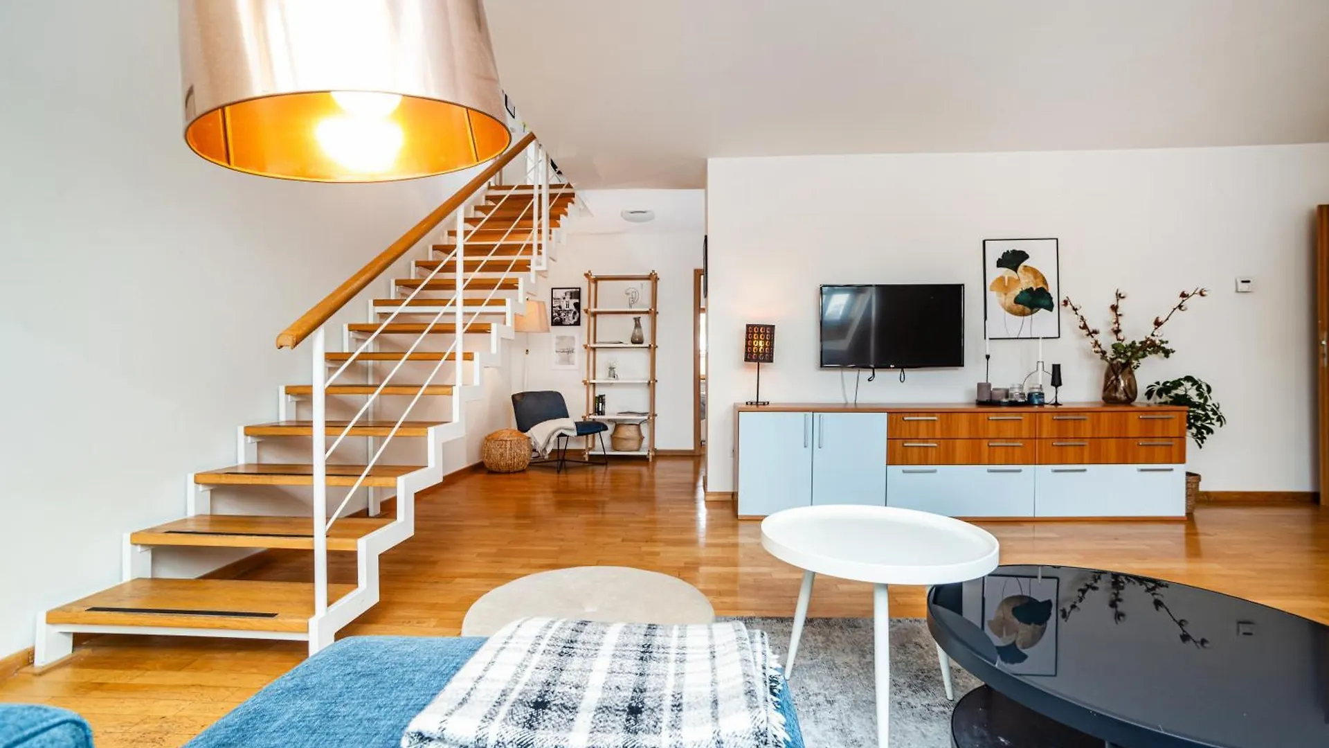 Lavish And Chic Duplex Apartment Прага
