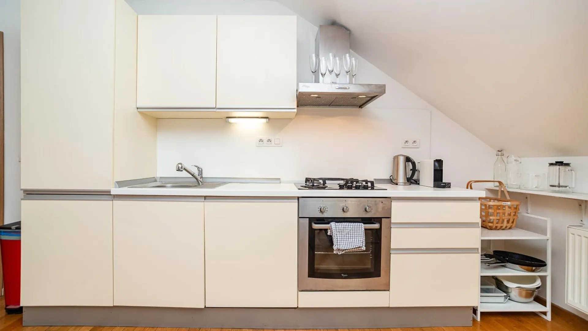 Lavish And Chic Duplex Apartment Прага