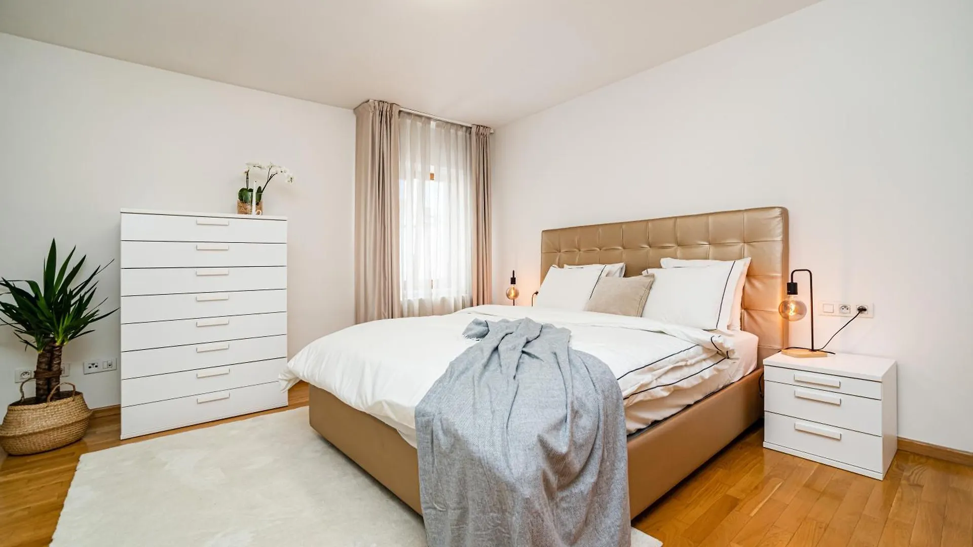 Lavish And Chic Duplex Apartment Прага 0*,  Чехия