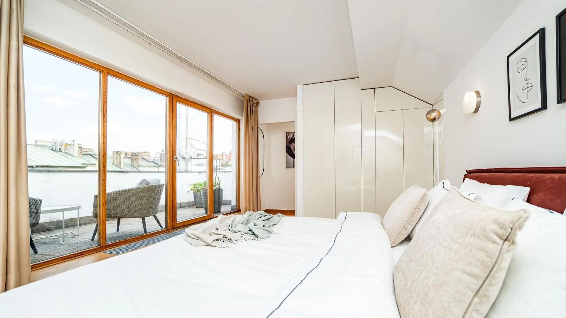 Lavish And Chic Duplex Apartment Прага Чехия