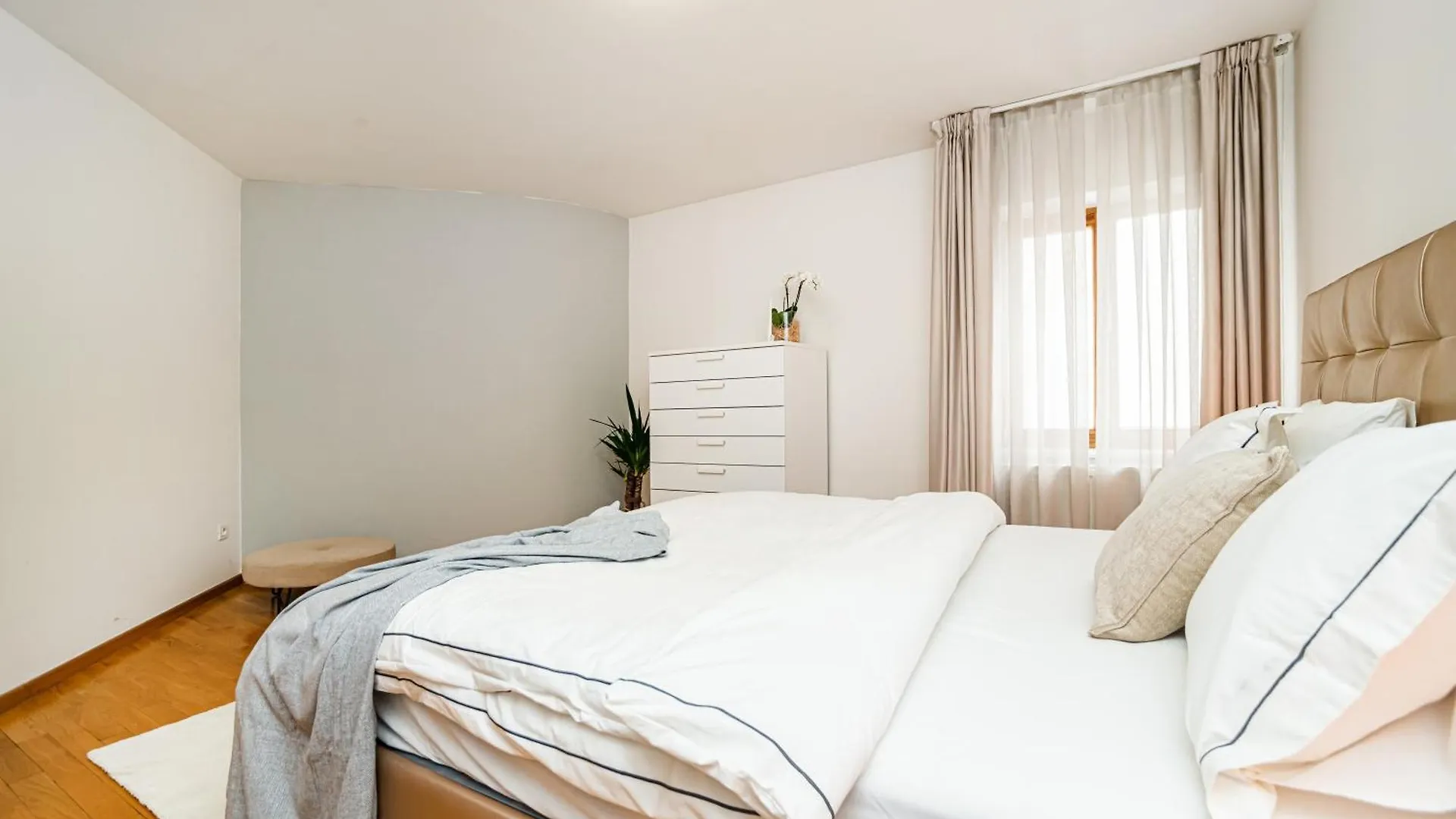Lavish And Chic Duplex Apartment Прага 0*,  Чехия