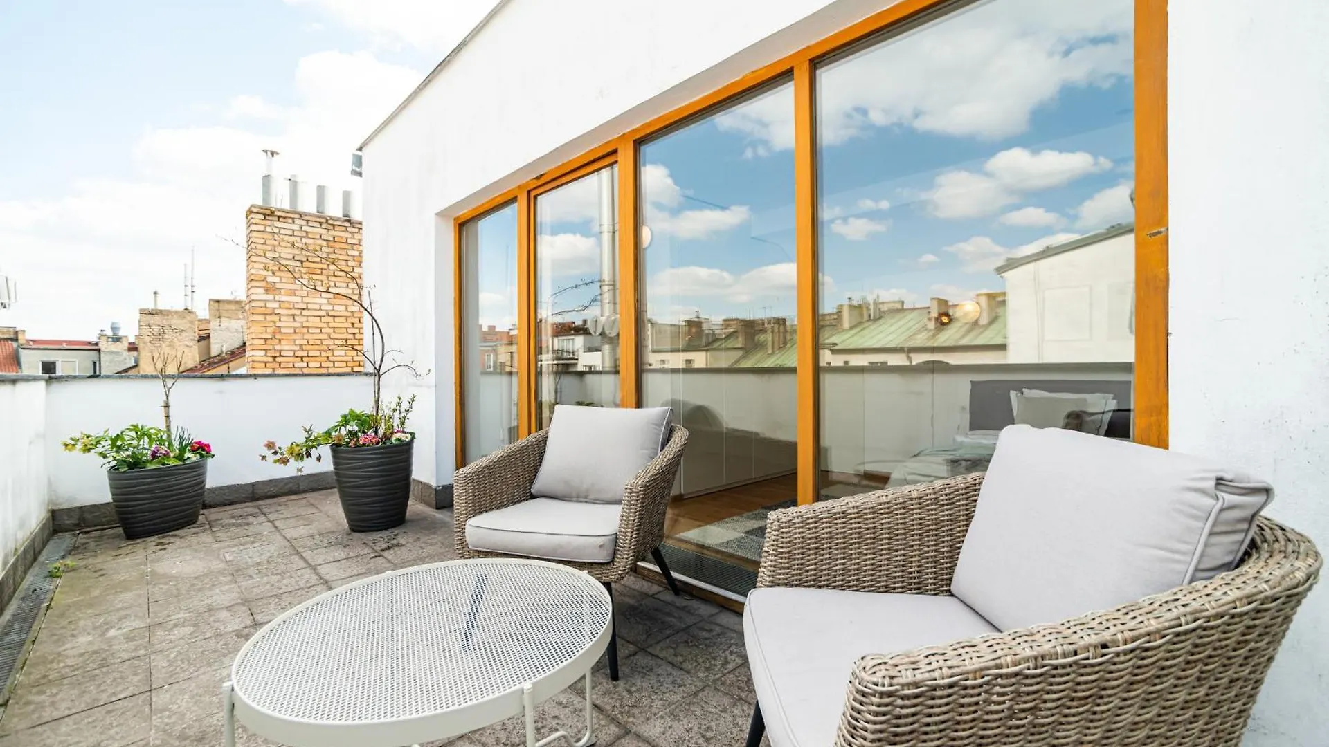 Lavish And Chic Duplex Apartment Прага 0*,